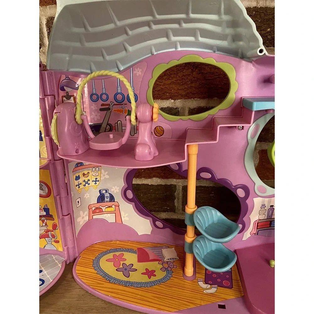 Littlest Pet Shop Tail Waggin Fitness Club Playset house 2007 Playhouse Vintage